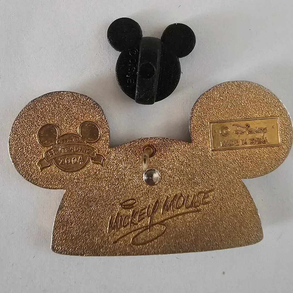 DISNEY Pin Trading ~ Mickey Mouse Club Ears ~ Flocked/Autograph/3D ~ 2004 - Picture 6 of 10